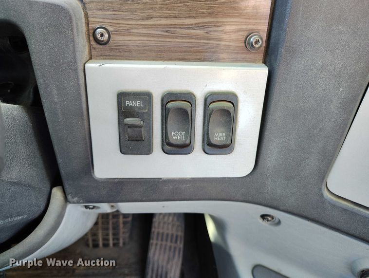 image for item DT0806 2015 Freightliner Coronado truck cab and chassis