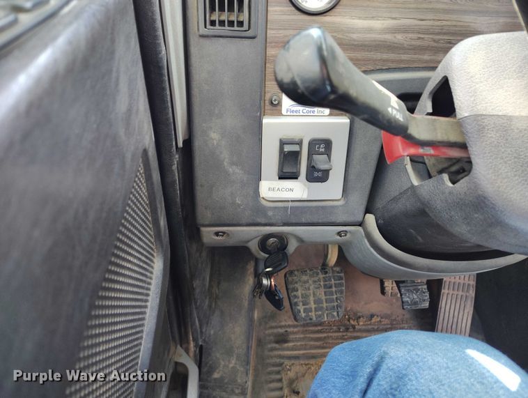 image for item DT0806 2015 Freightliner Coronado truck cab and chassis