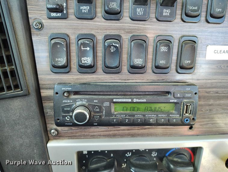 image for item DT0806 2015 Freightliner Coronado truck cab and chassis