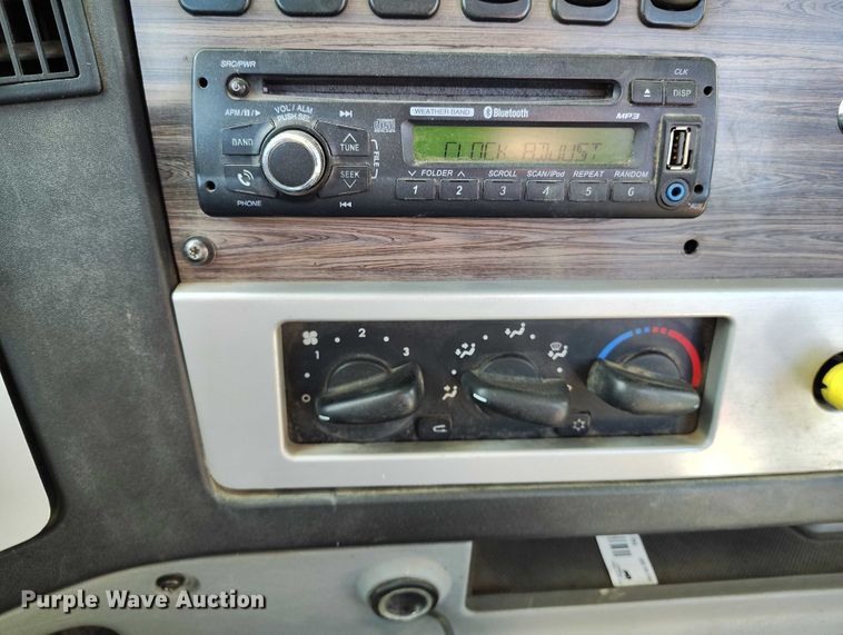 image for item DT0806 2015 Freightliner Coronado truck cab and chassis