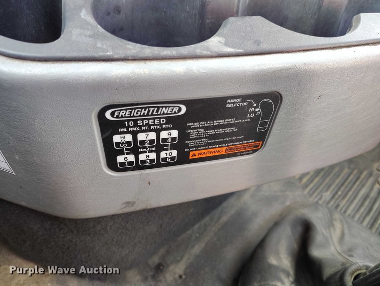 image for item DT0806 2015 Freightliner Coronado truck cab and chassis