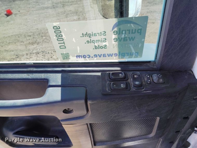 image for item DT0806 2015 Freightliner Coronado truck cab and chassis