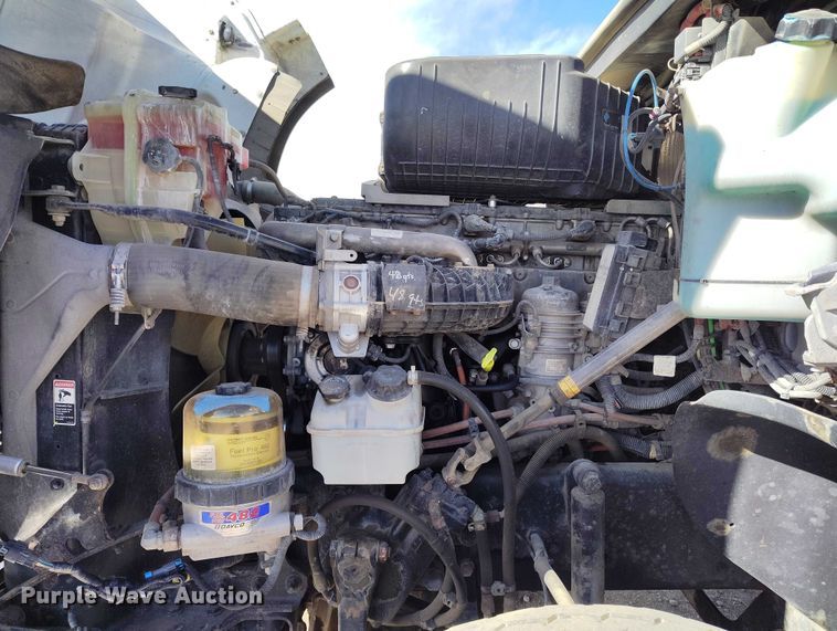 image for item DT0806 2015 Freightliner Coronado truck cab and chassis