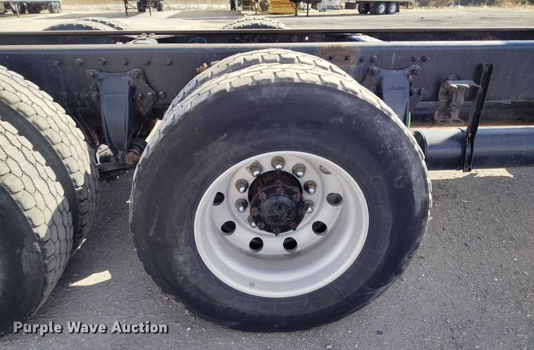 image for item DT0806 2015 Freightliner Coronado truck cab and chassis