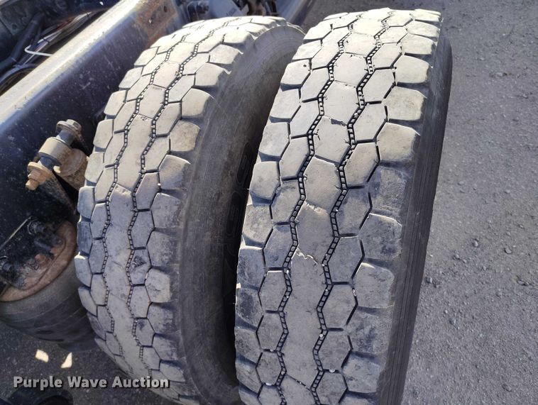 image for item DT0806 2015 Freightliner Coronado truck cab and chassis