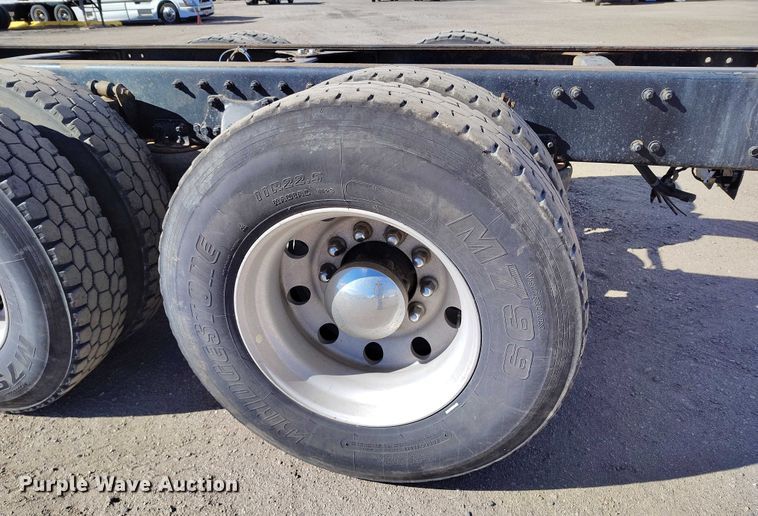 image for item DT0806 2015 Freightliner Coronado truck cab and chassis