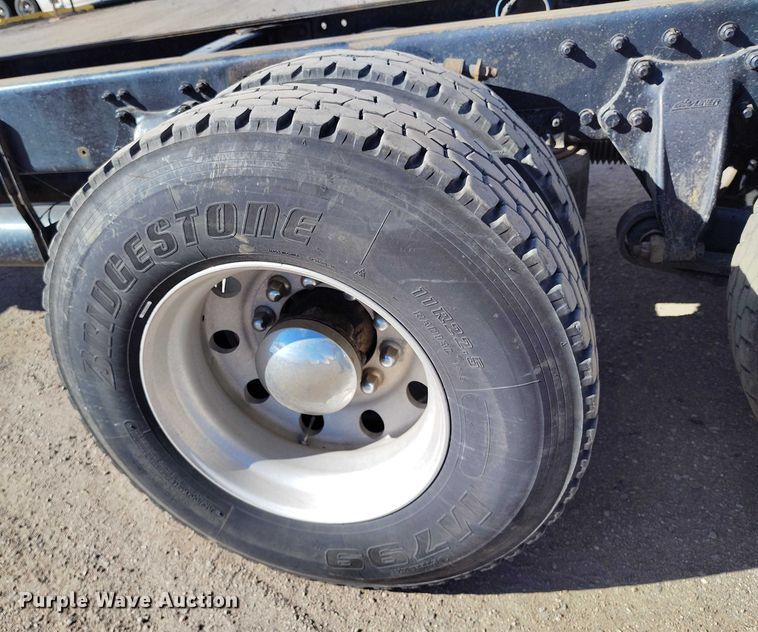 image for item DT0806 2015 Freightliner Coronado truck cab and chassis