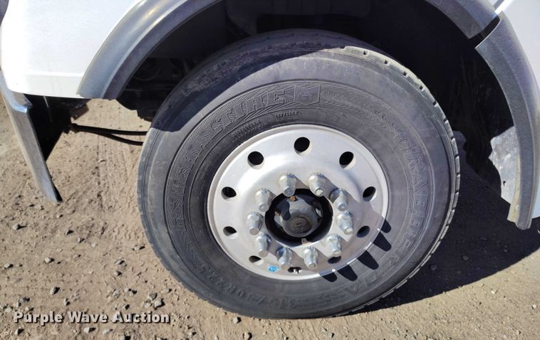 image for item DT0806 2015 Freightliner Coronado truck cab and chassis