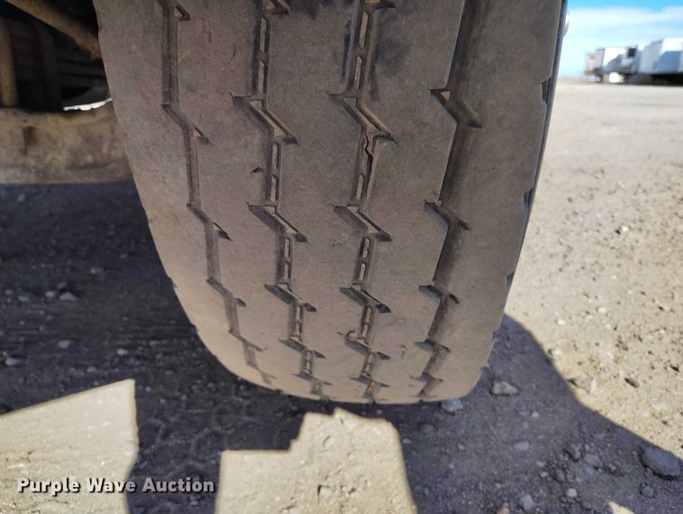 image for item DT0806 2015 Freightliner Coronado truck cab and chassis