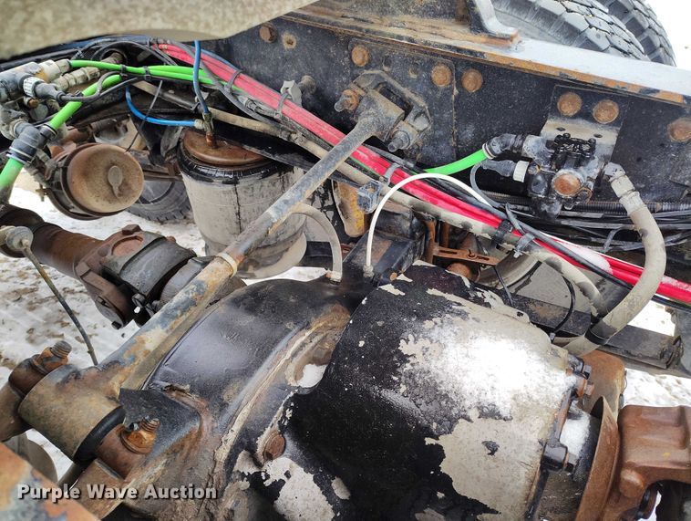 image for item DT0885 2014 Freightliner Cascadia semi truck