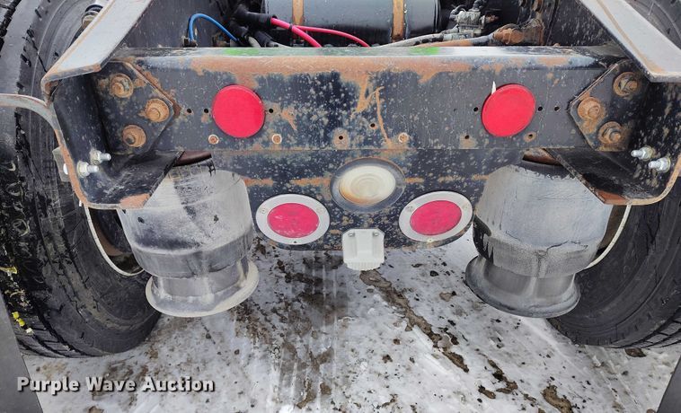 image for item DT0885 2014 Freightliner Cascadia semi truck