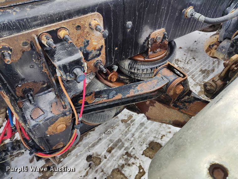 image for item DT0885 2014 Freightliner Cascadia semi truck