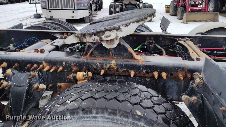 image for item DT0885 2014 Freightliner Cascadia semi truck