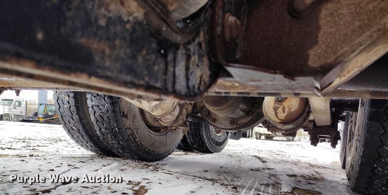 image for item DT0885 2014 Freightliner Cascadia semi truck