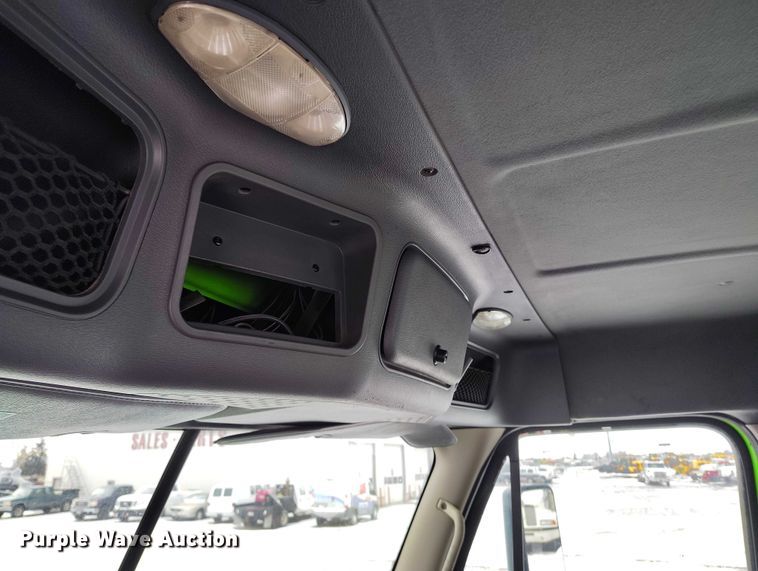 image for item DT0885 2014 Freightliner Cascadia semi truck