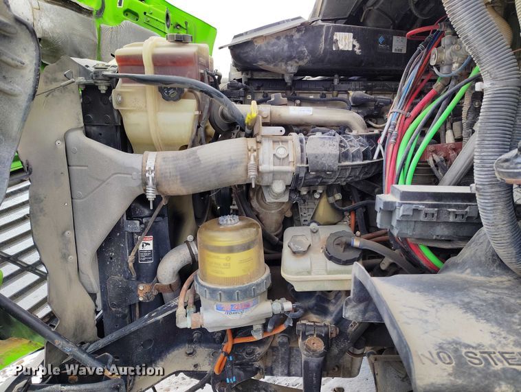 image for item DT0885 2014 Freightliner Cascadia semi truck