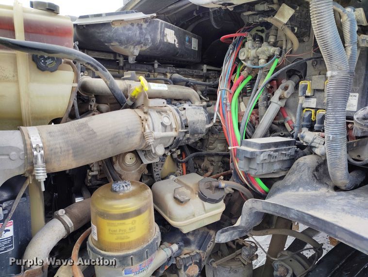 image for item DT0885 2014 Freightliner Cascadia semi truck