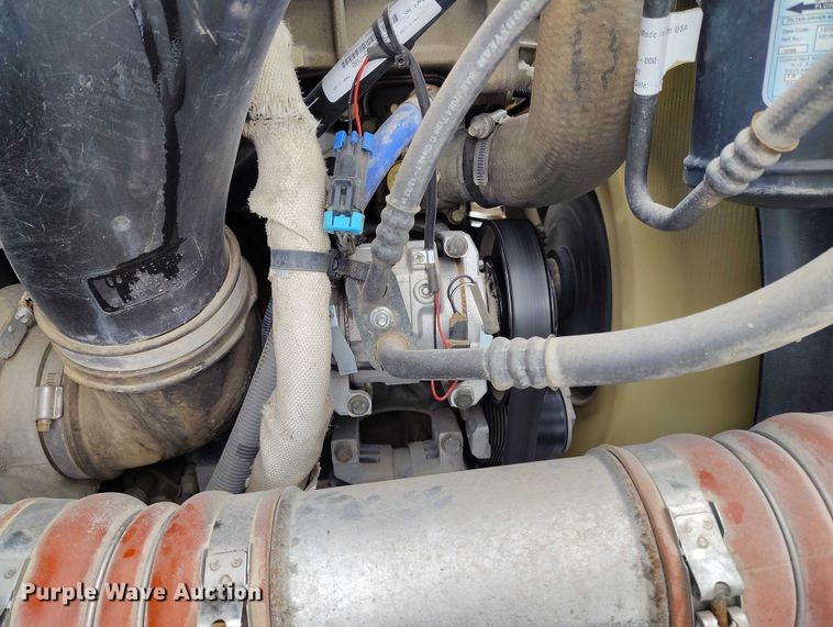 image for item DT0885 2014 Freightliner Cascadia semi truck