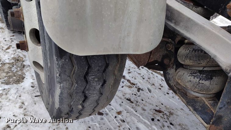 image for item DT0885 2014 Freightliner Cascadia semi truck