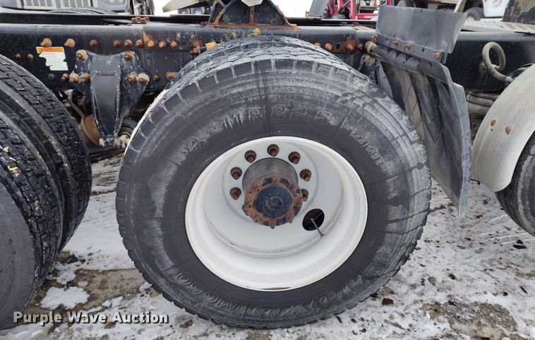 image for item DT0885 2014 Freightliner Cascadia semi truck