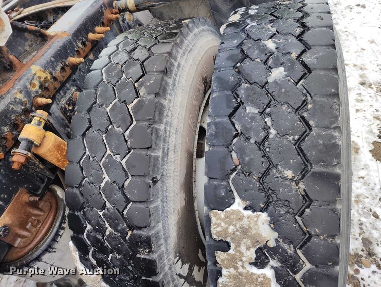 image for item DT0885 2014 Freightliner Cascadia semi truck