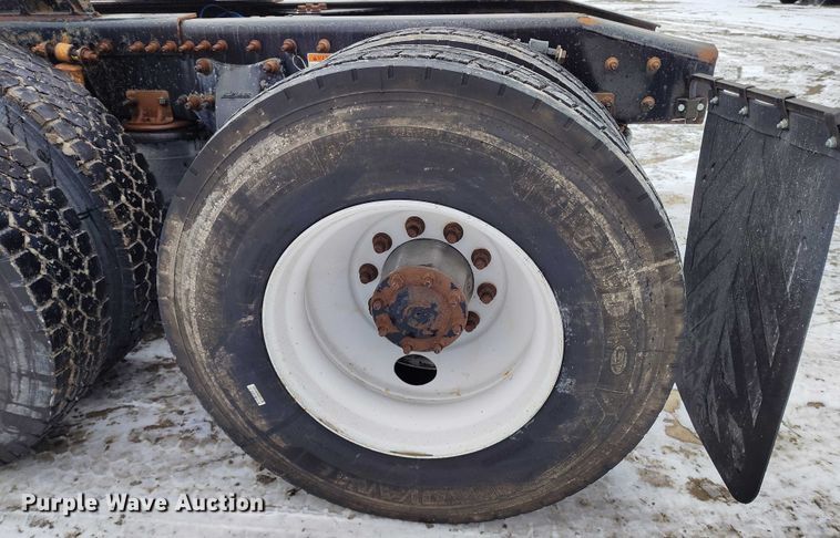 image for item DT0885 2014 Freightliner Cascadia semi truck