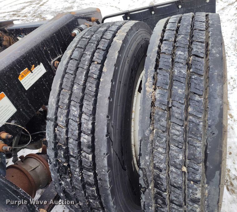 image for item DT0885 2014 Freightliner Cascadia semi truck