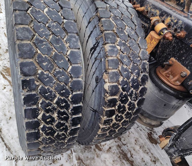 image for item DT0885 2014 Freightliner Cascadia semi truck