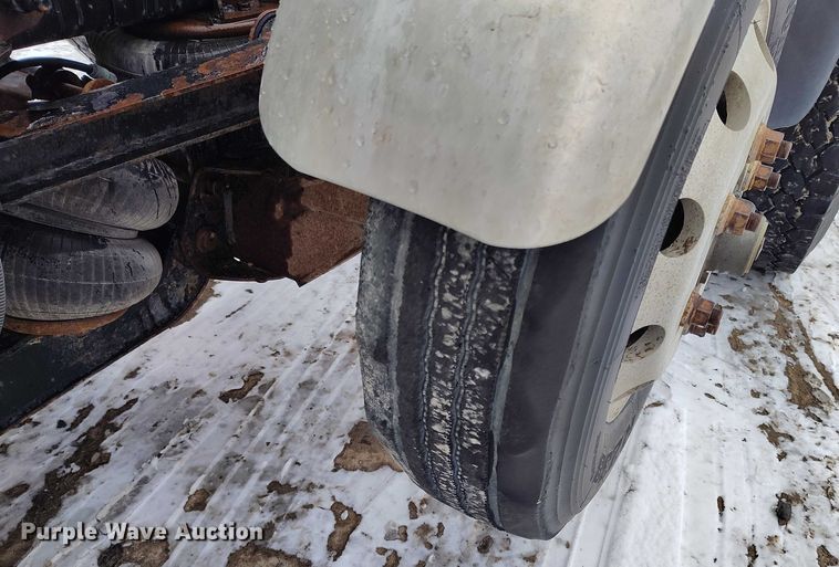 image for item DT0885 2014 Freightliner Cascadia semi truck