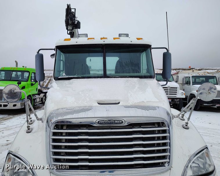 image for item DT0886 2005 Freightliner Columbia 120 utility / service truck