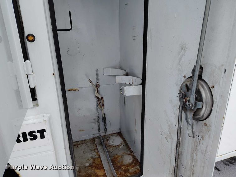 image for item DT0886 2005 Freightliner Columbia 120 utility / service truck