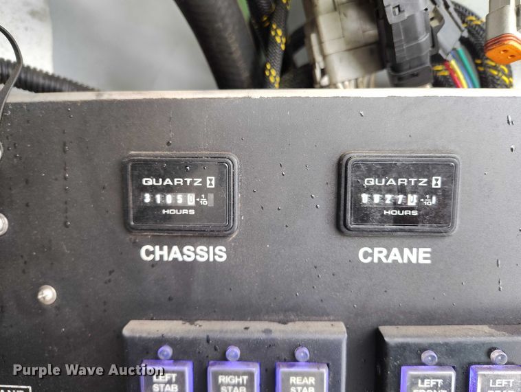 image for item DT0886 2005 Freightliner Columbia 120 utility / service truck