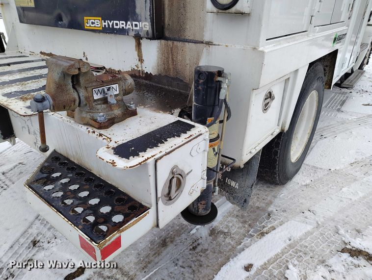 image for item DT0886 2005 Freightliner Columbia 120 utility / service truck