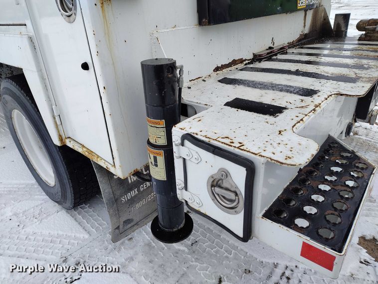 image for item DT0886 2005 Freightliner Columbia 120 utility / service truck