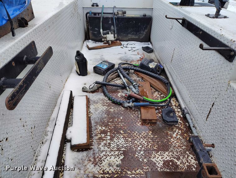 image for item DT0886 2005 Freightliner Columbia 120 utility / service truck