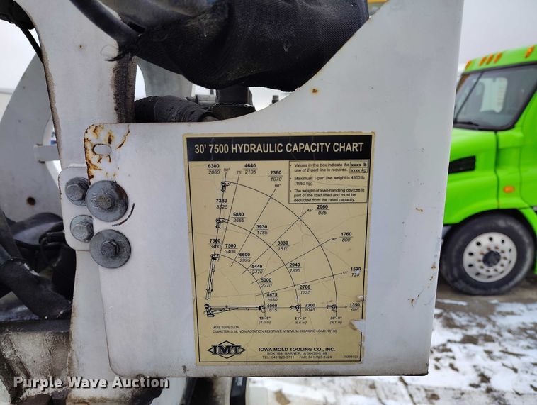 image for item DT0886 2005 Freightliner Columbia 120 utility / service truck