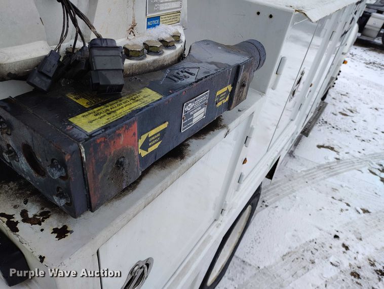 image for item DT0886 2005 Freightliner Columbia 120 utility / service truck