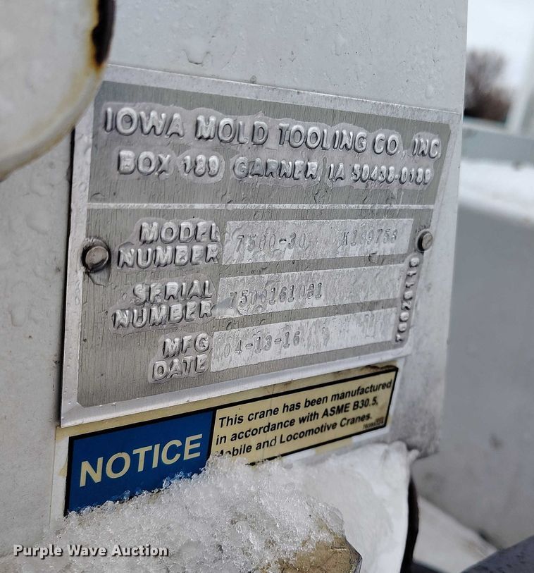 image for item DT0886 2005 Freightliner Columbia 120 utility / service truck