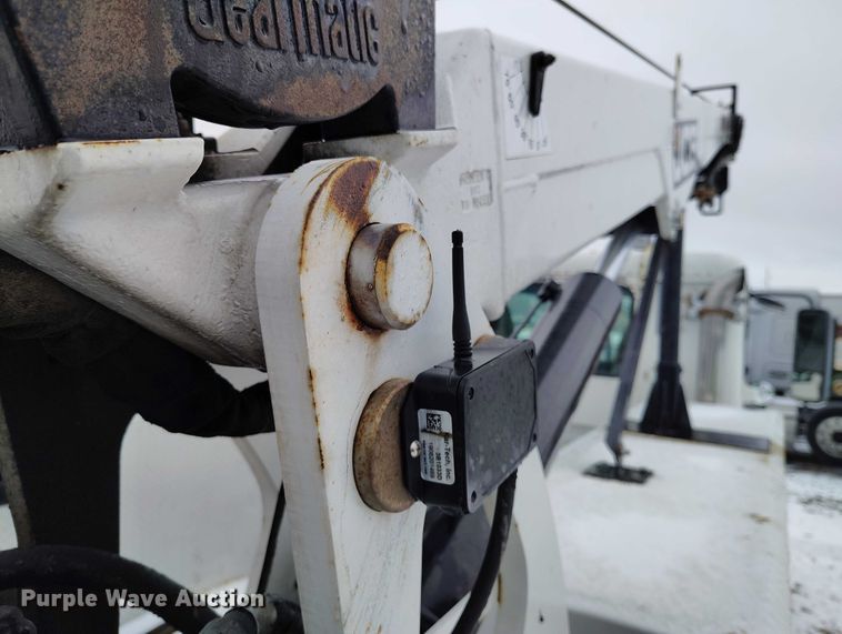 image for item DT0886 2005 Freightliner Columbia 120 utility / service truck