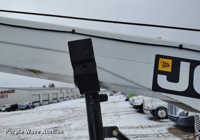 image for item DT0886 2005 Freightliner Columbia 120 utility / service truck