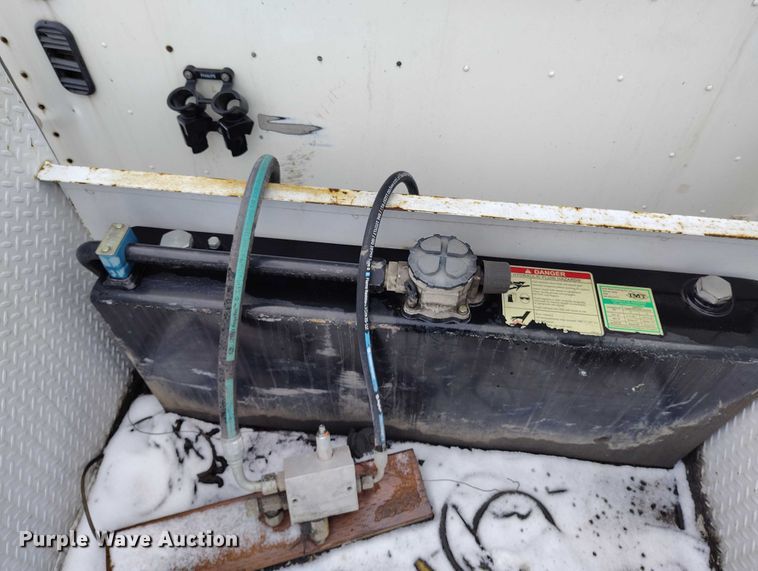 image for item DT0886 2005 Freightliner Columbia 120 utility / service truck