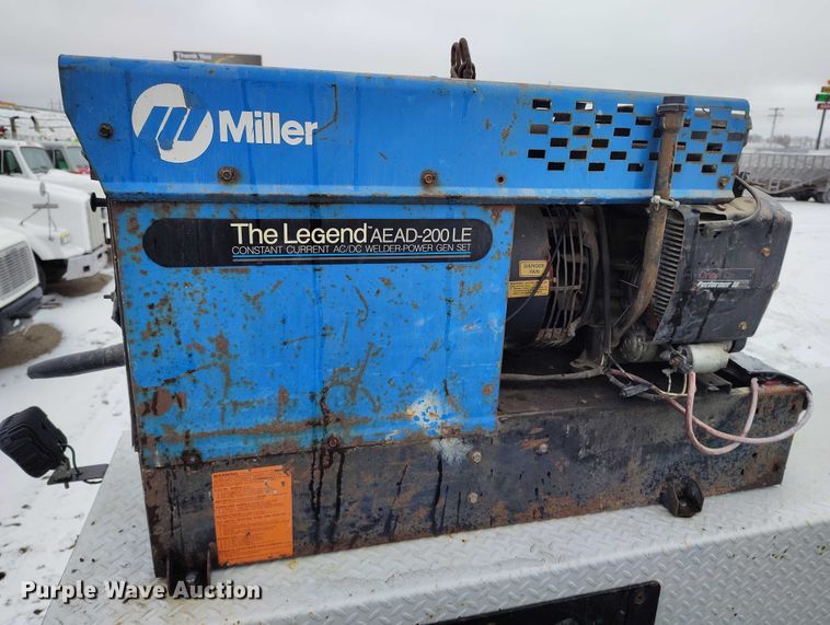 image for item DT0886 2005 Freightliner Columbia 120 utility / service truck