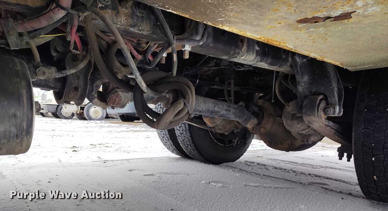 image for item DT0886 2005 Freightliner Columbia 120 utility / service truck