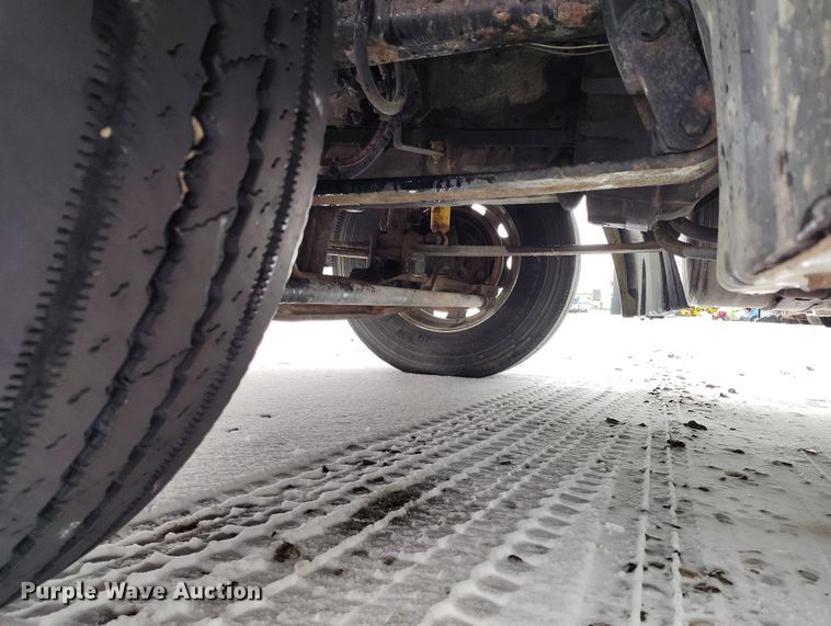 image for item DT0886 2005 Freightliner Columbia 120 utility / service truck