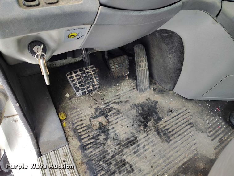 image for item DT0886 2005 Freightliner Columbia 120 utility / service truck