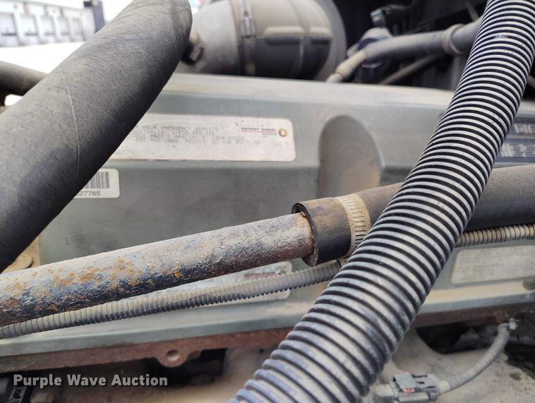 image for item DT0886 2005 Freightliner Columbia 120 utility / service truck