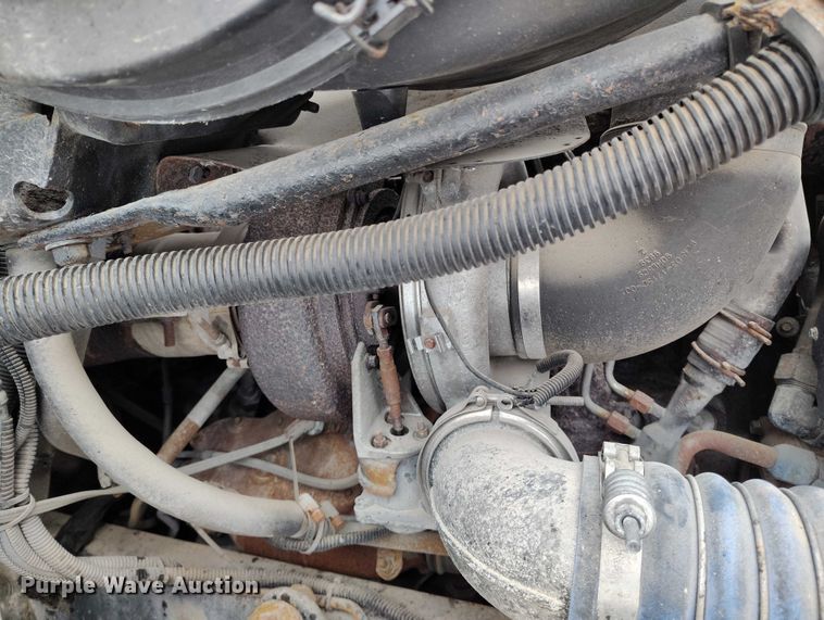 image for item DT0886 2005 Freightliner Columbia 120 utility / service truck