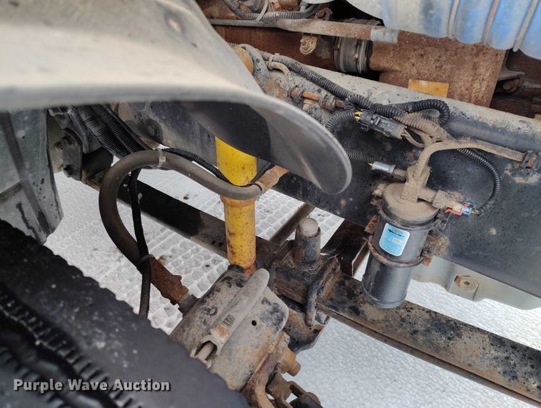 image for item DT0886 2005 Freightliner Columbia 120 utility / service truck