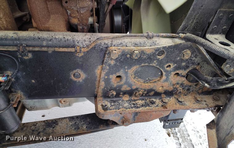 image for item DT0886 2005 Freightliner Columbia 120 utility / service truck