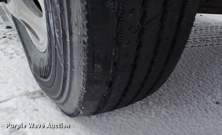 image for item DT0886 2005 Freightliner Columbia 120 utility / service truck